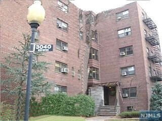 Foto principal - 3020 Edwin Ave