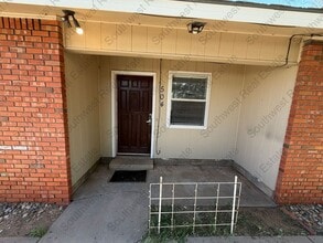 Building Photo - 504 N Reid St