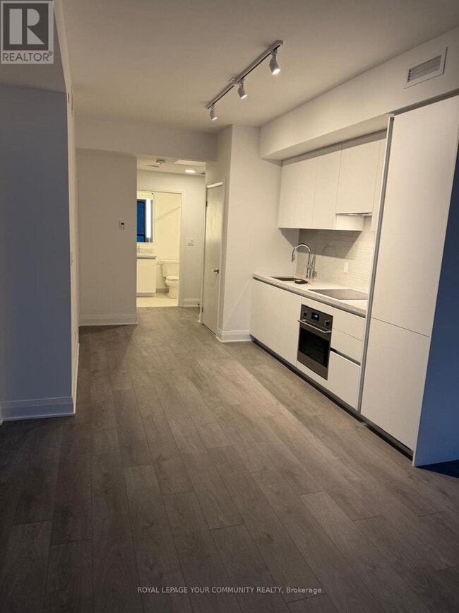 Building Photo - 2 Erskine Rd