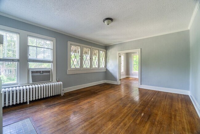 Building Photo - 343 N McLean Blvd
