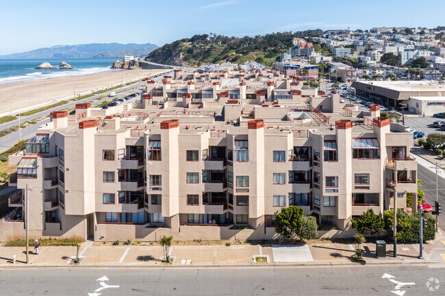 Alt. Exterior - 875 La Playa St