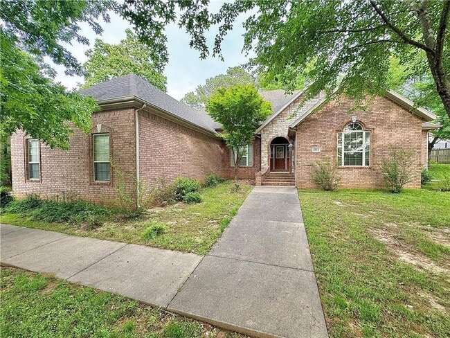 Building Photo - 2914 S College Dr
