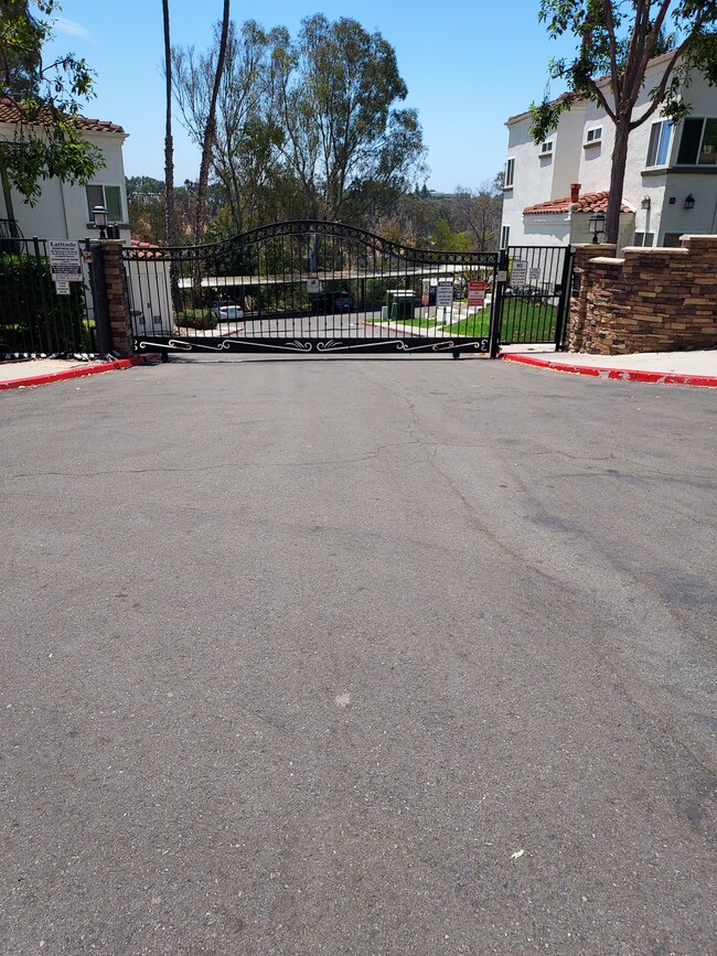 Gated Community - 3625 Ash St