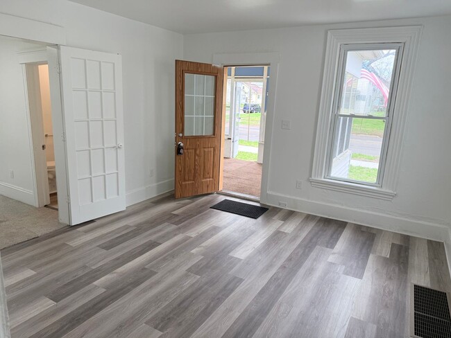 Foto del edificio - 1701 E Ganson St