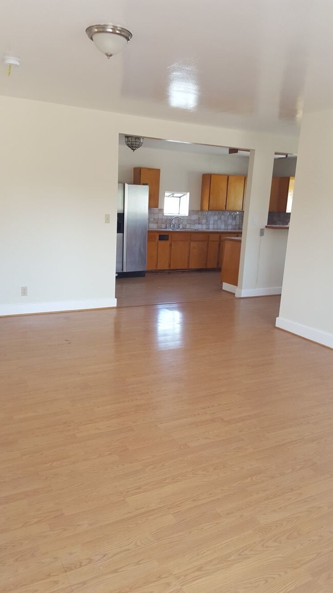 livingroom/kitchen - 6028 Ernest Ave