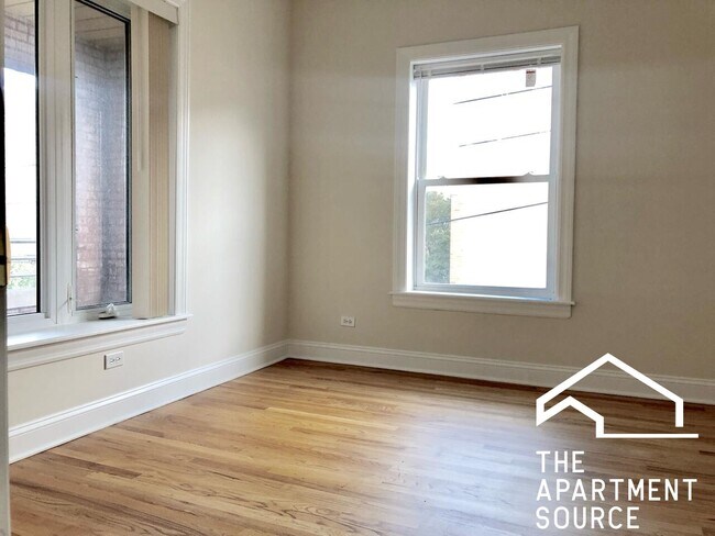 Building Photo - 1057 W Thorndale Ave