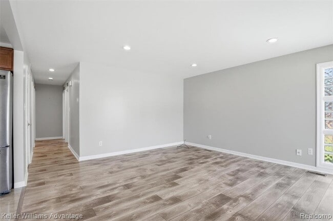 Building Photo - 7435 Lathers St