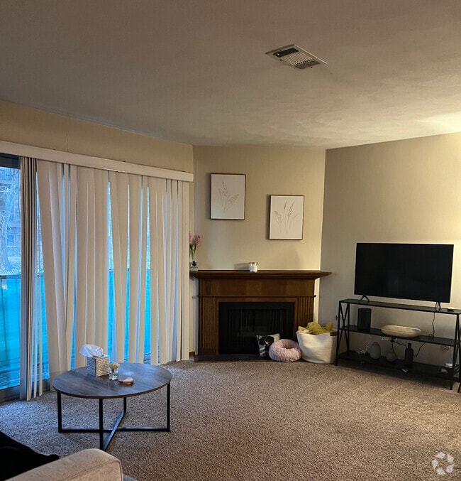 Washington Park Student Apartments for Rent Rock Island, IL 1