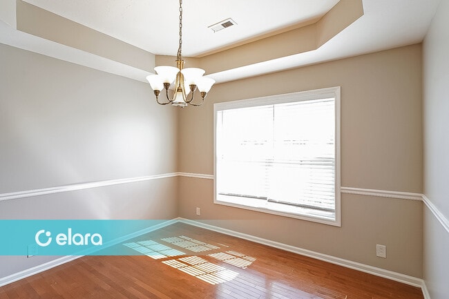 Building Photo - 1392 AMBLESIDE DR