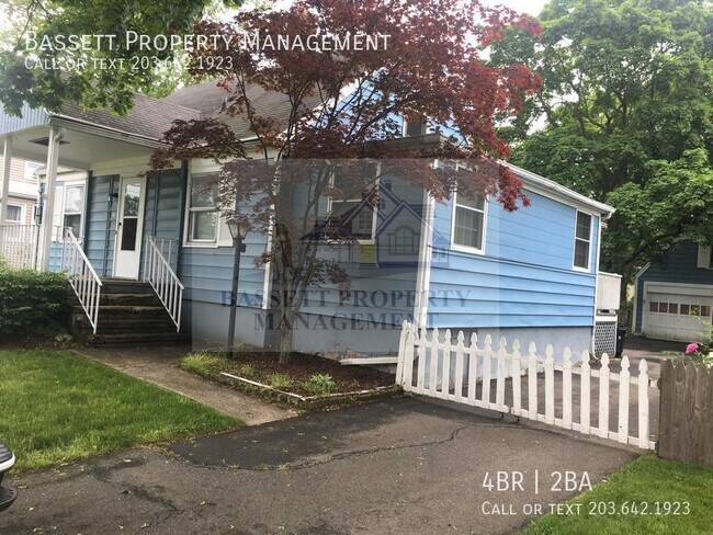 Building Photo - 13 Woodside Dr