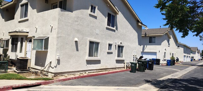 Building Photo - 1425 S White Ave