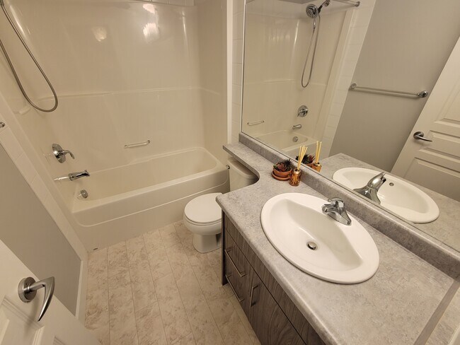 Photo du bâtiment - 3670-3139 139 Ave NW