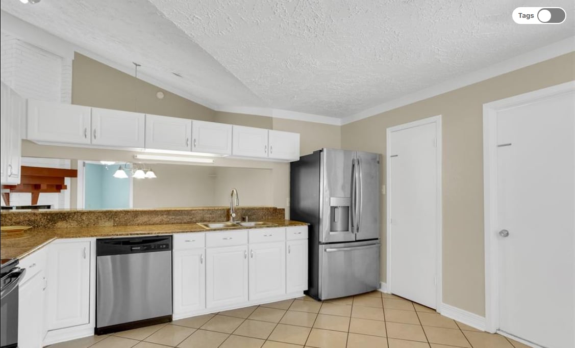 Building Photo - 15815 Thistledew Dr