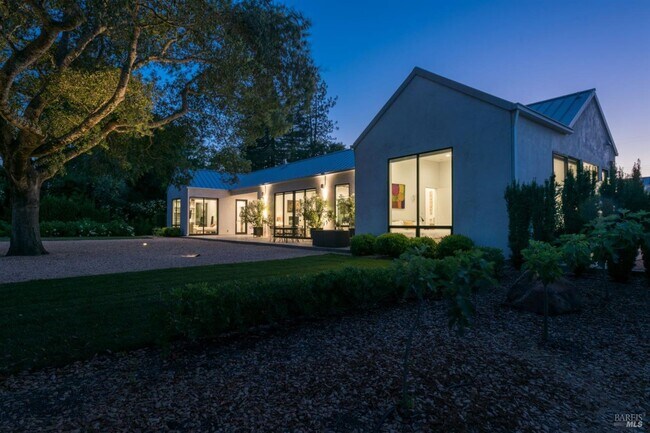 Building Photo - 679 Dowdell Ln