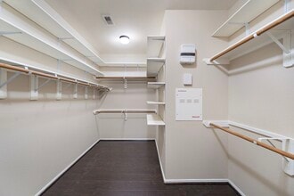 Building Photo - 10530 WIllow Park Green