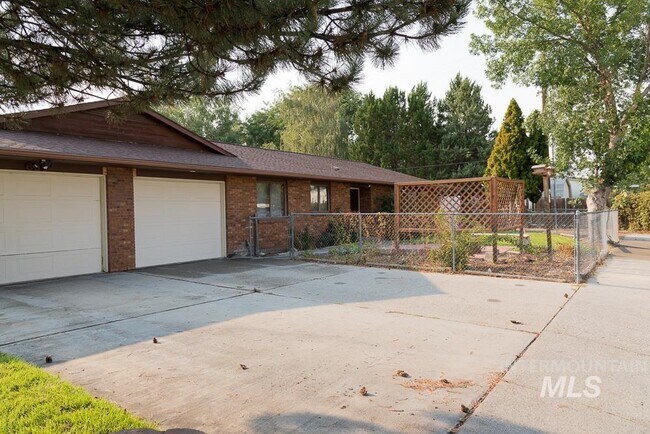 Building Photo - 639 NW 8th St