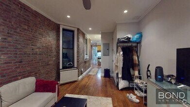 Building Photo - 450 W 50th St
