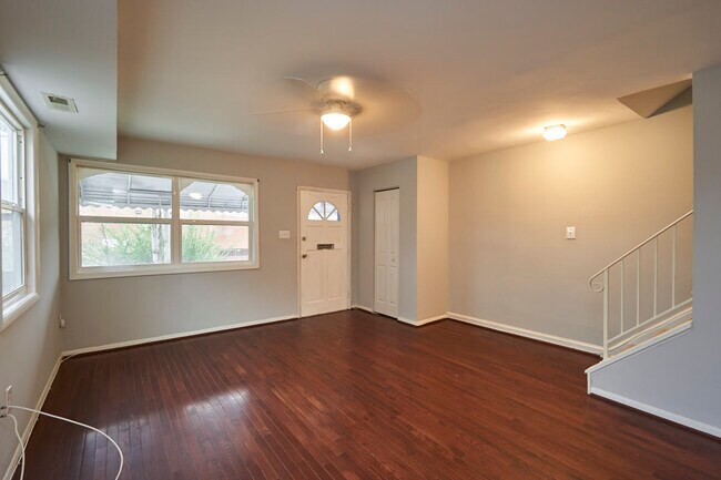 Foto del edificio - 5322 James Pl NE
