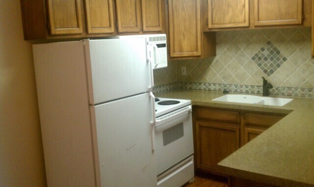 Foto del edificio - Amazing 3 bed 2bth w/ garage, pool, & more