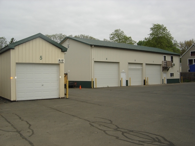 Building Photo - 902-910 Chicopee St