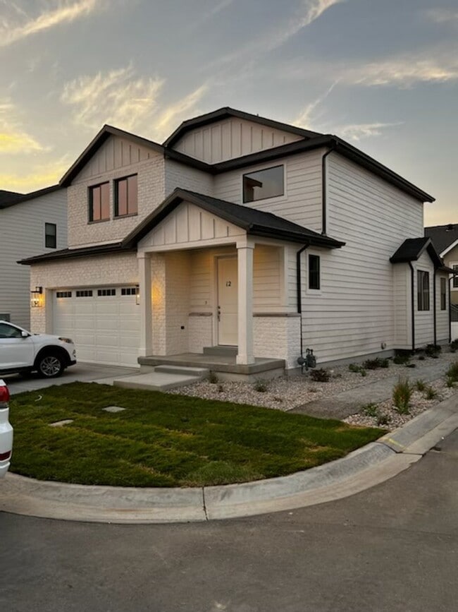 Building Photo - 12 W Orch Ln