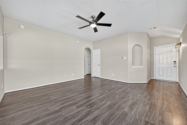 Foto del edificio - 26810 Henson Falls Dr