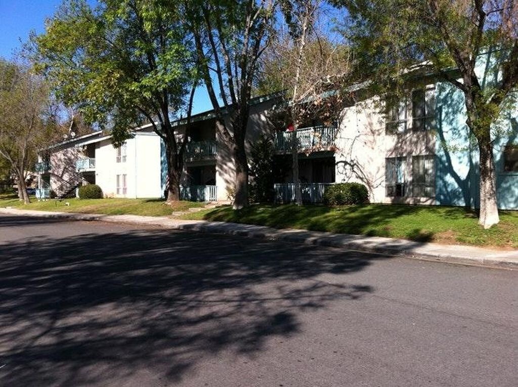 Primary Photo - 520 Myrtlewood Ct