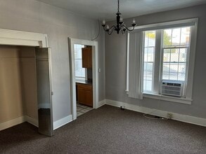 Building Photo - 400 N Main St