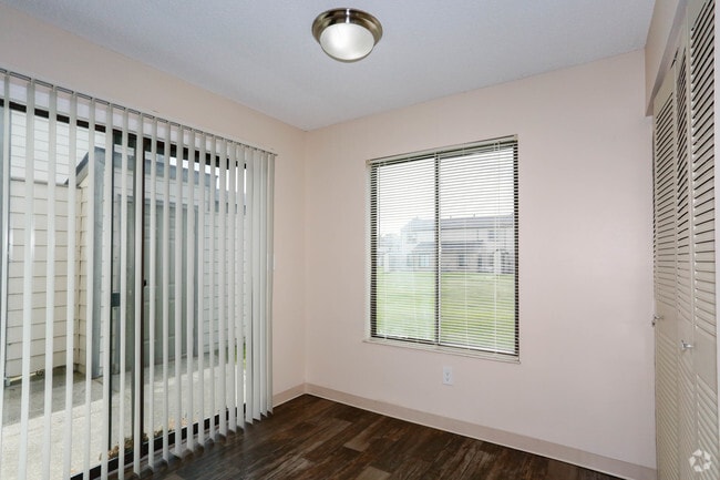 2BR, 1.5BA - 1,174 SF - Evergreen - Chimneys of Oak Creek Apartments