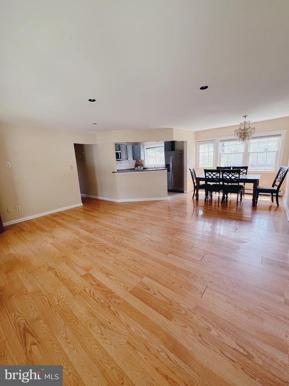 Foto del edificio - 4382 Buckfield Terrace