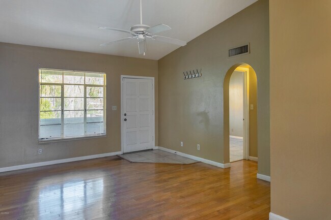 Foto del edificio - 1449 E Highland Ave