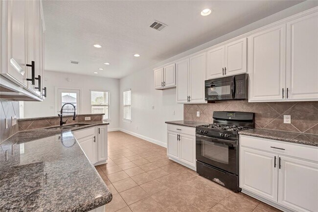Building Photo - 142 Shadow Springs Trail