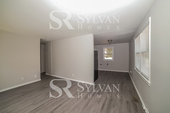 Building Photo - Where Charm Meets Comfort