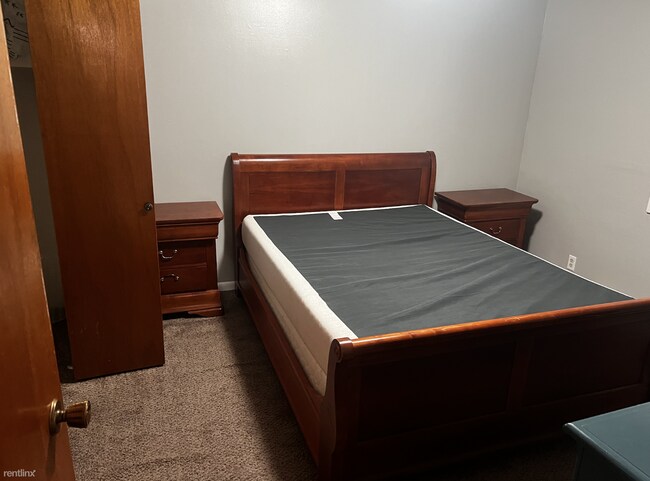 Foto del edificio - 1 br, 1 bath Triplex - 201 South 19th Aven...