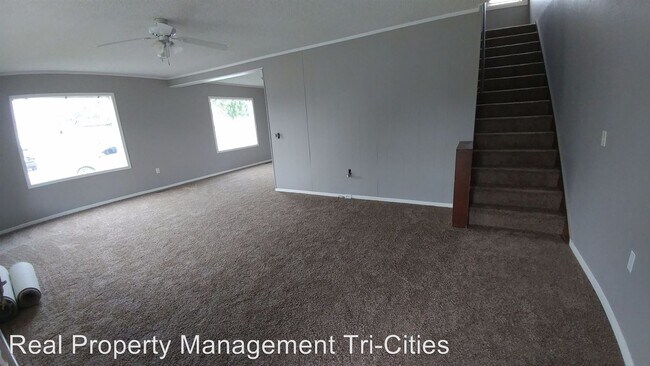 Building Photo - 3 br, 1 bath House - 1448 Thayer