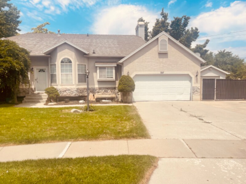 Primary Photo - 327 Sandy Land Ln