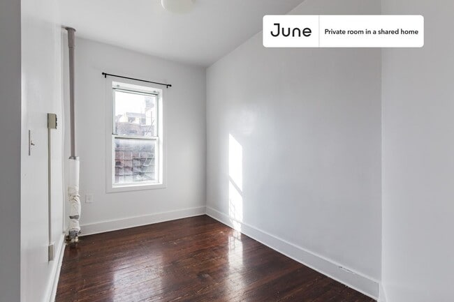 Building Photo - Room in Shared 3 bed/1 bath home