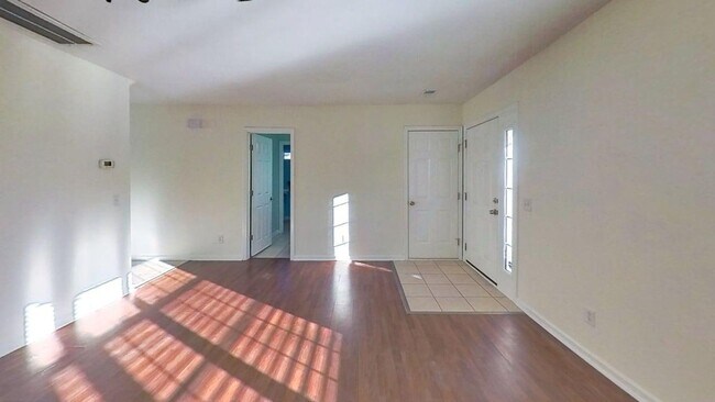 Foto del edificio - Available Now!