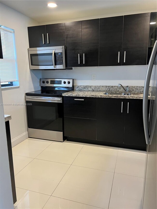 Foto del edificio - 8879A Fontainebleau Blvd