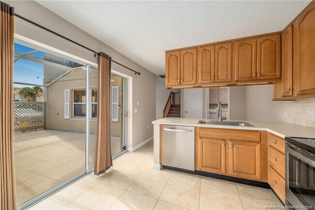 Building Photo - 3403 SW Sunset Trace Cir