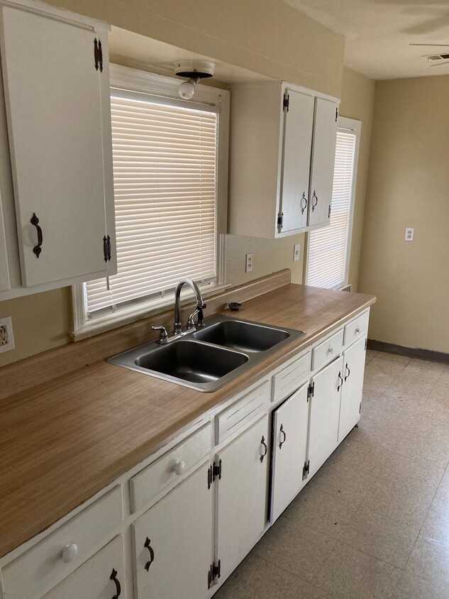 Building Photo - 4 Success Realty is now offering this Spac...