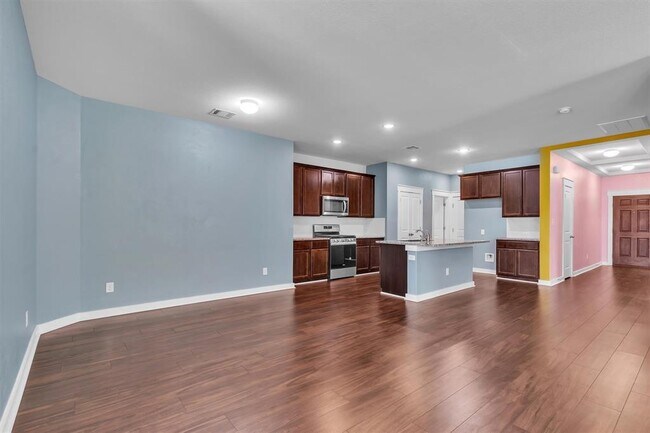 Building Photo - 308 Clearlake Dr