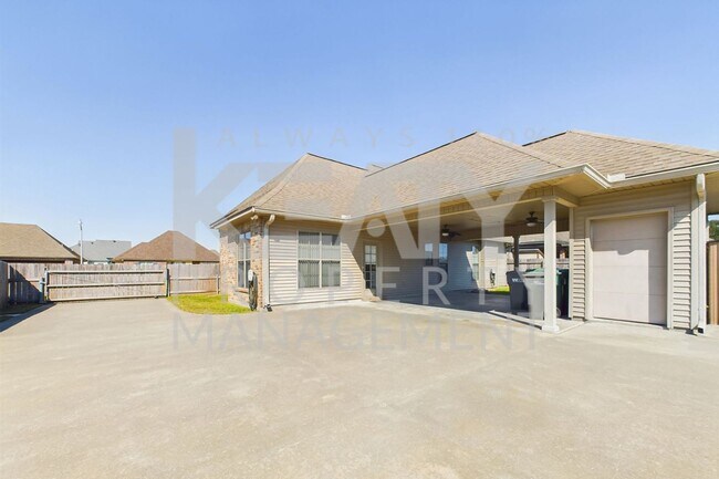 Foto del edificio - Beautiful 3 bedroom home available in Brou...