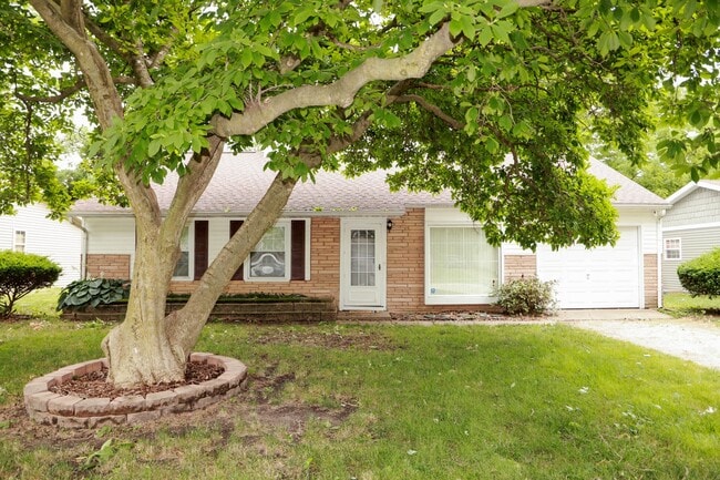 Building Photo - 1714 Carolyn Dr