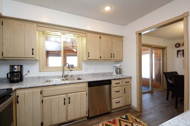 kitchen - 731 Hiawatha Avenue