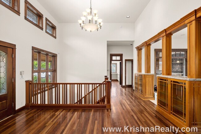 Foto del edificio - *GORGEOUS* 6BD* 5.5BA* Contemporary Single...