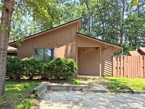 Building Photo - 707 Hedgelawn Way
