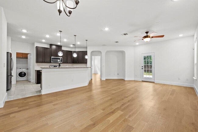 Foto del edificio - 544 Ayinger Ln