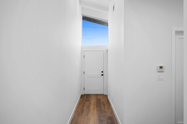 Foto del edificio - 13010 Hartland St