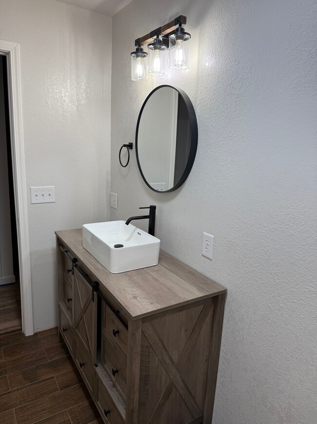 Building Photo - Humphrey St